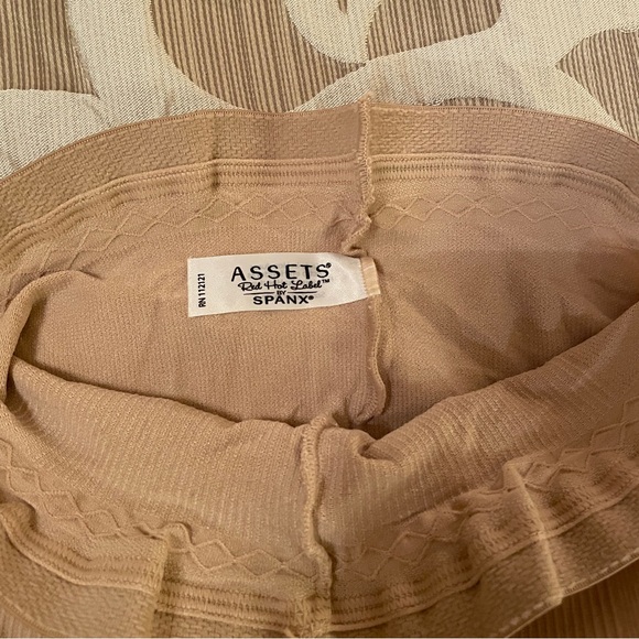 ASSETS Red Hot Label by SPANX
Women's Super Control High-Waist Mid-Thigh 3 - Picture 5 of 7